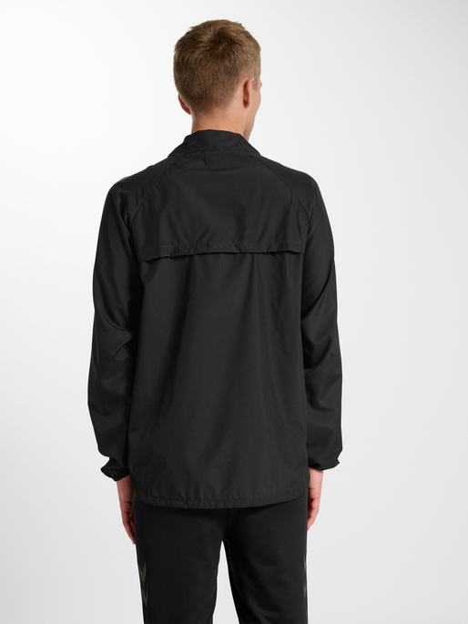 hmlPRO TRAINING LIGHTWEIGHT JACKET, BLACK, model