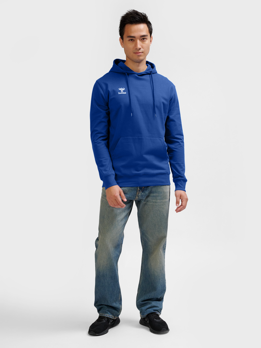 hmlGO 2.0 HOODIE, TRUE BLUE, model