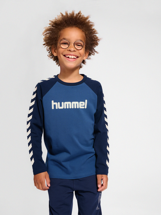 hmlBOYS T-SHIRT L/S, BERING SEA, model