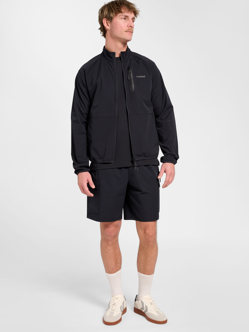 hmlTECH JACKET, BLACK, model
