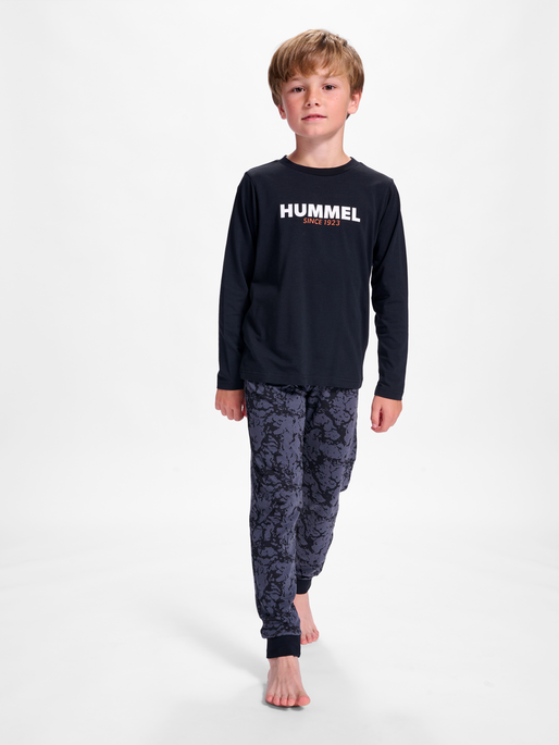 hmlNOLAN NIGHT SUIT, 0526, model