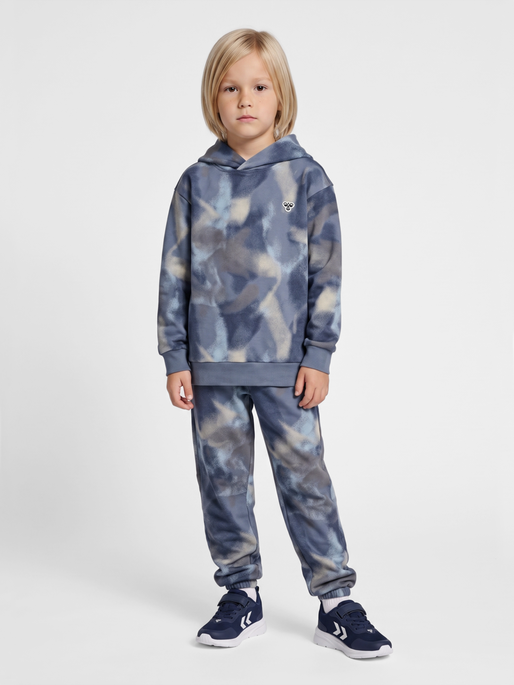 hmlJR LOOSE AOP HOODIE BEE, FLINT STONE, model