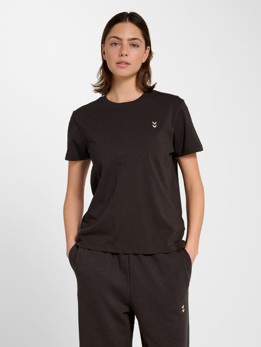 hmlPULSE W T-SHIRT, AFTER DARK, model