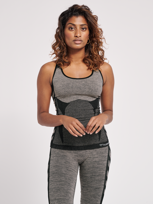 hmlCLEA SEAMLESS TOP, CHATEAU GRAY/BLACK MELANGE, model