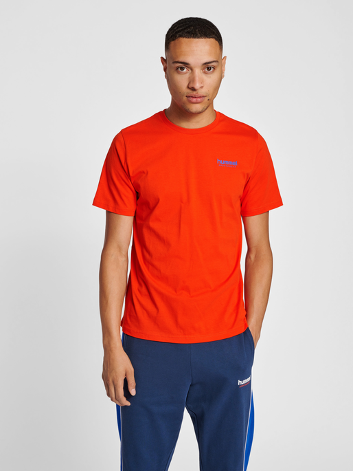 hmlLGC JOSE T-SHIRT, ORANGE.COM, model