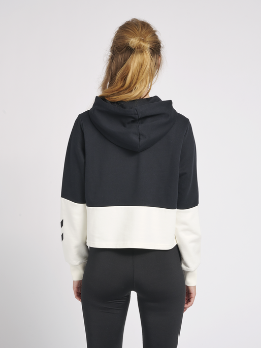 hmlLGC MAE CROPPED HOODIE, 2001, model