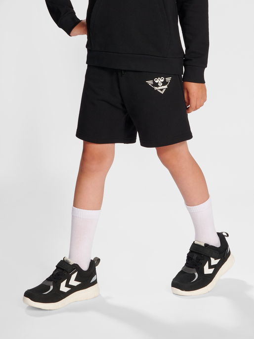 hmlGAIL SHORTS, 2001, model