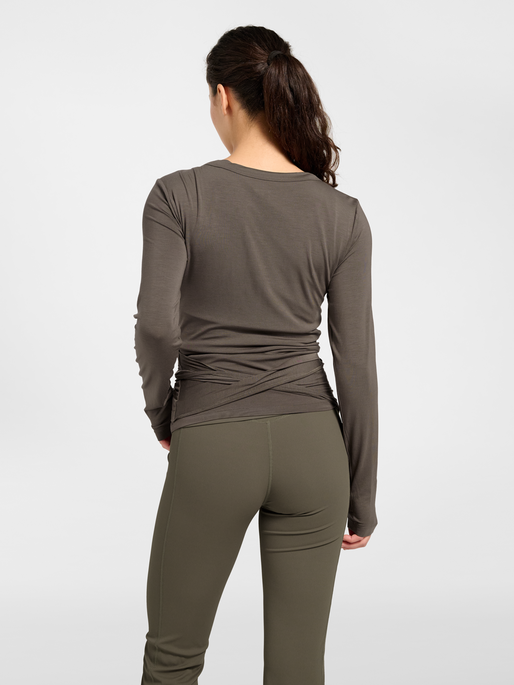 hmlSOFT WRAP BLOUSE, MAJOR BROWN, model