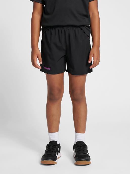 hmlBLAZE 2.0 TRAINING SHORTS KIDS, BLACK/DAHLIA, model
