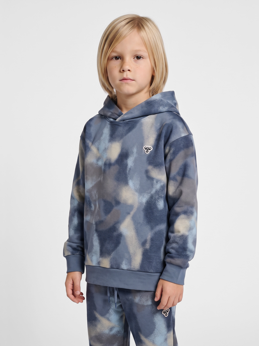 hmlJR LOOSE AOP HOODIE BEE, FLINT STONE, model