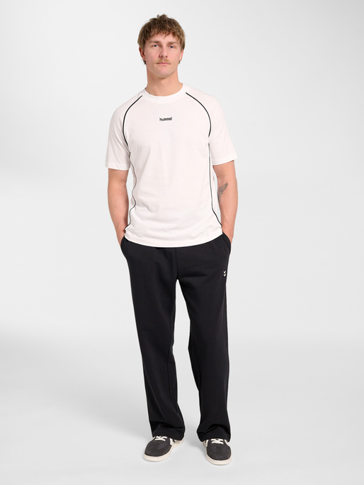 hmlPITCH REST DAY T-SHIRT S/S, WHITE, model