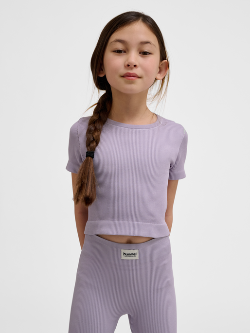hmlJR SEAMLESS RIB T-SHIRT S/S, LAVENDER GRAY, model