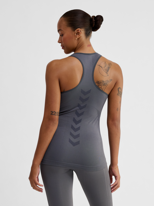 hmlTIF SEAMLESS TOP, BLACKENED PEARL, model