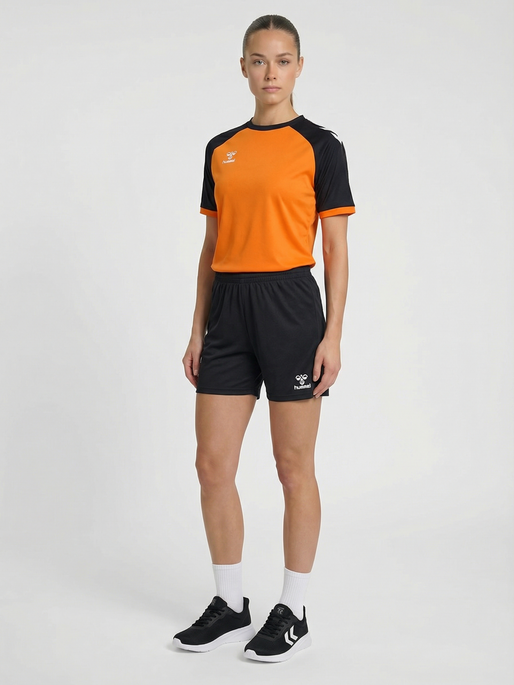 hmlESSENTIAL SHORTS WOMAN, BLACK, model