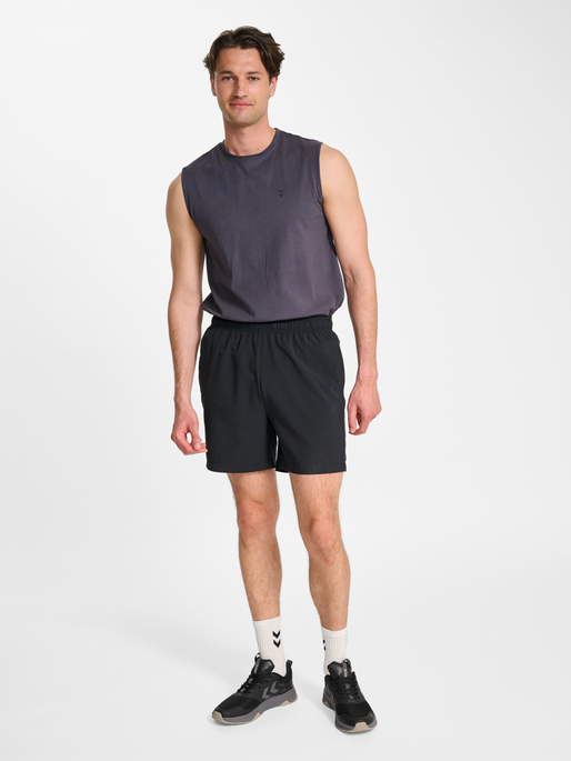 hmlPULSE MOTION SHORTS, BLACK, model