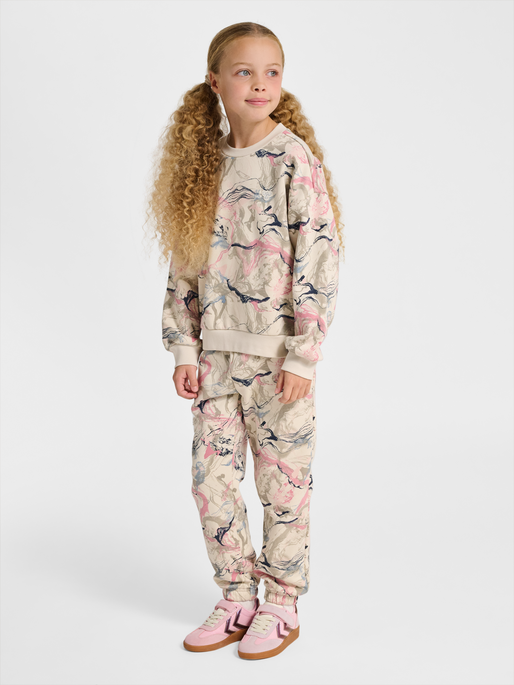 hmlJR LOOSE AOP SWEATSHIRT, SILVER BIRCH, model
