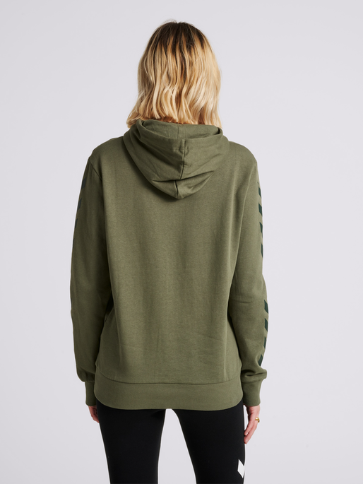 hmlLEGACY HOODIE, BEETLE, model