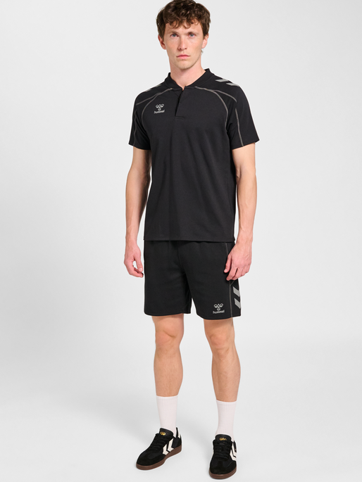 hmlMOVE 2.0 SHORTS, BLACK, model