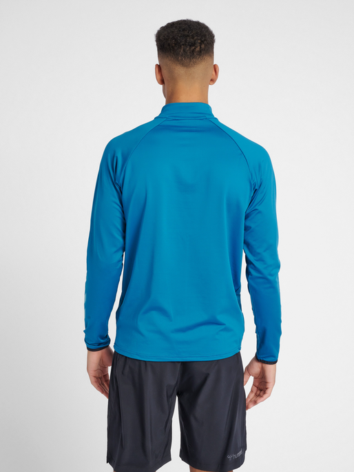 hmlAUTHENTIC PRO HALF ZIP SWEAT, CELESTIAL, model