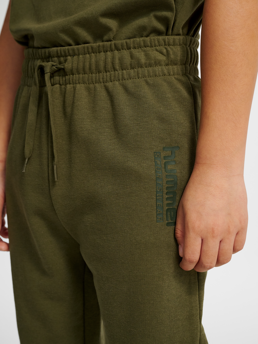hmlJR BASE REGULAR PANTS, WINTER MOSS, model