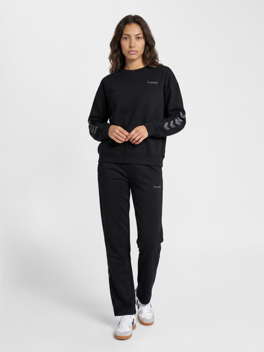 hmlKEEPER CHEVRON W CREWNECK, BLACK, model