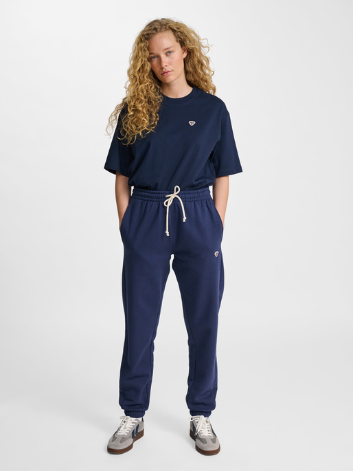 hmlLOOSE SWEATPANT BEE, DRESS BLUES, model