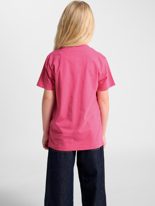 hmlJR REG GRAPHIC T-SHIRT S/S, PINK FLAMB&Egrave;, model