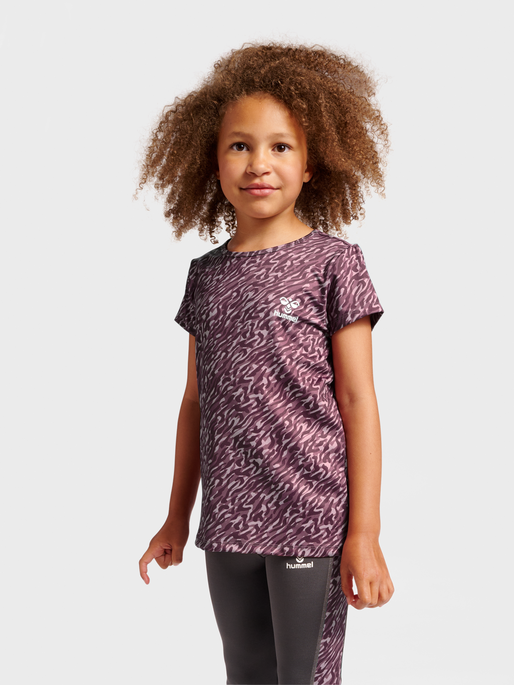 hmlNANNA T-SHIRT S/S, ROSE BROWN, model