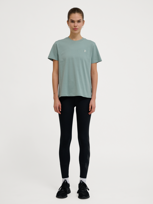 hmlPULSE W T-SHIRT, CHINOIS GREEN, model