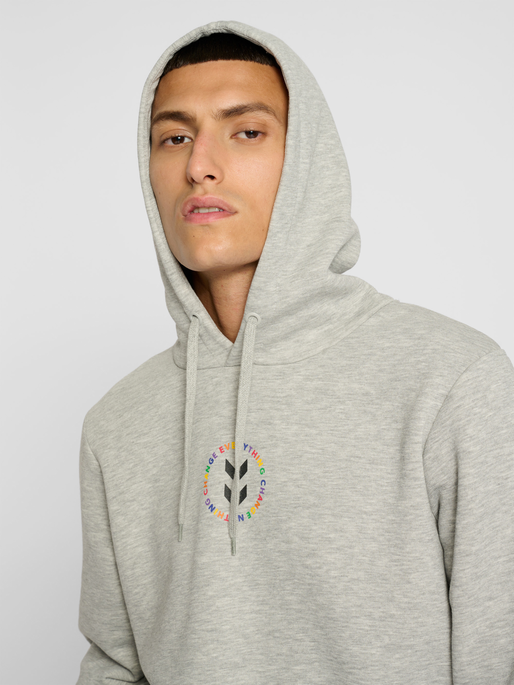 hmlEVERYTHING NOTHING HOODIE, GREY MELANGE, model