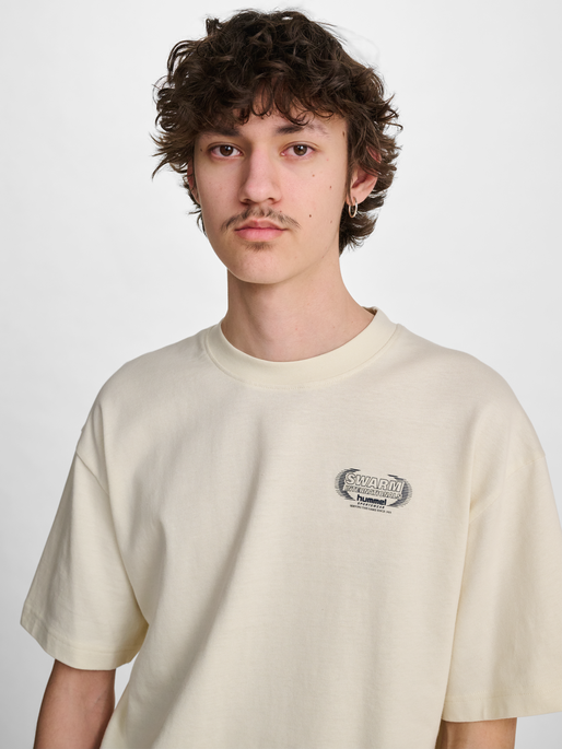 hmlLOOSE T-SHIRT S/S SW, TOFU, model