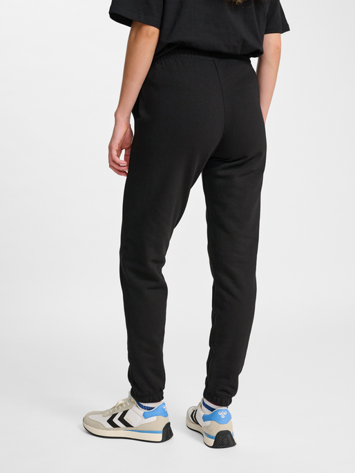 hmlLOOSE SWEATPANT BEE, BLACK, model