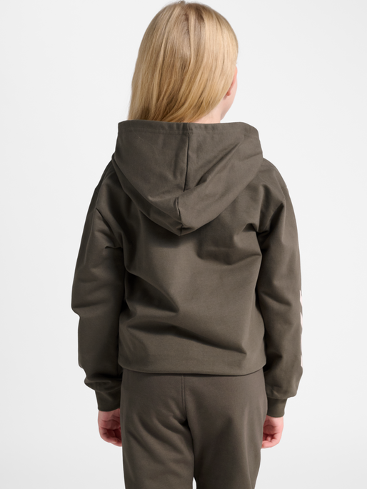 hmlJR LOGO ZIP JACKET, DARK NIGHT, model