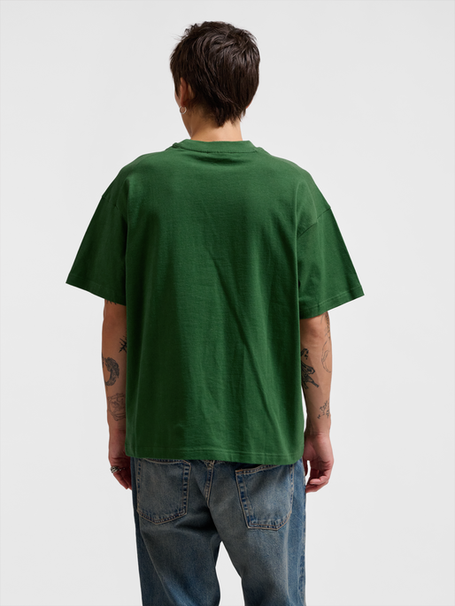 hmlLOOSE T-SHIRT S/S BEES STADIUM, EDEN, model