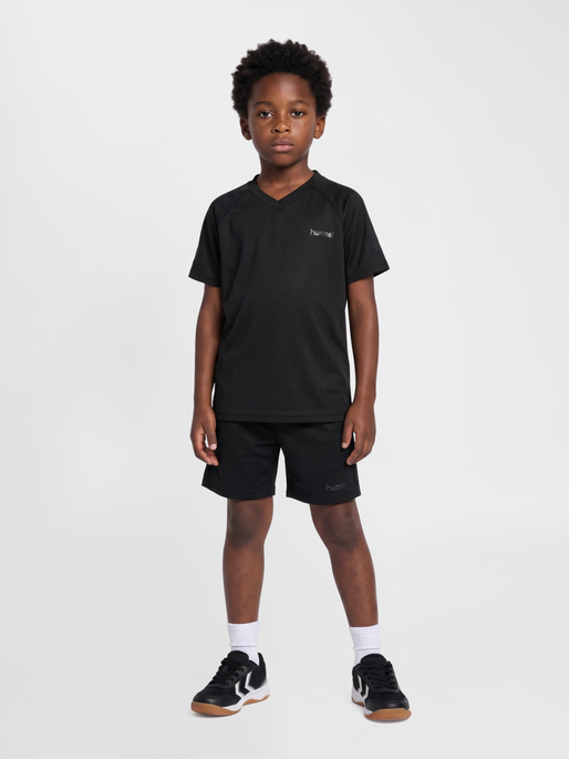 hmlJR REG ACTIVE SHORTS, BLACK, model