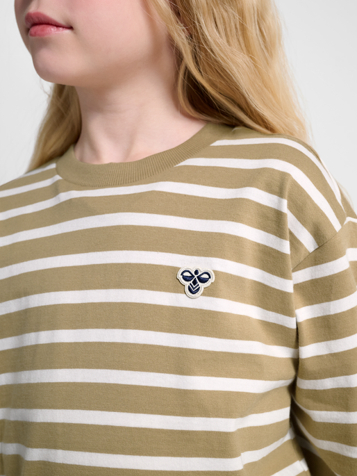 hmlJR LOOSE STRIPE T-SHIRT L/S BEE, CORNSTALK, model