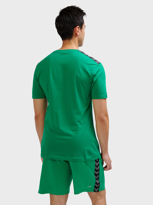 hmlAUTHENTIC CO T-SHIRT S/S, JELLY BEAN, model