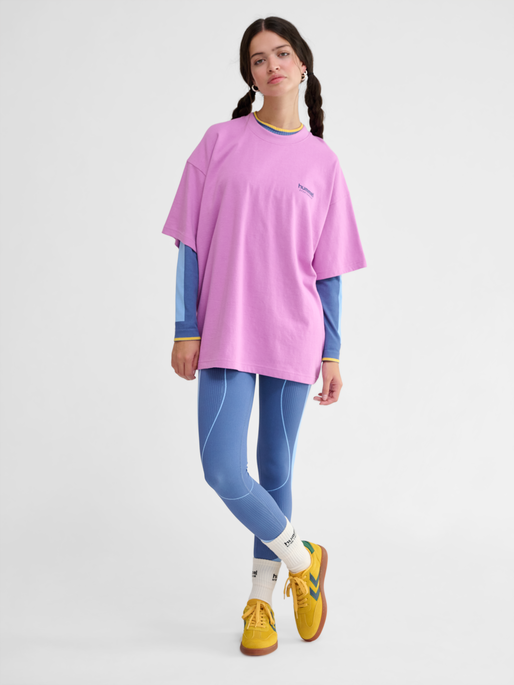 hmlLOOSE T-SHIRT S/S HEADBALL, VIOLET, model