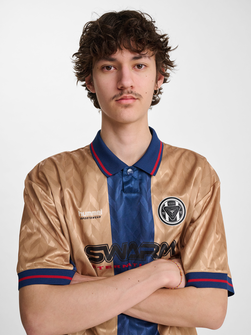 hmlLOOSE FB JERSEY S/S, CORNSTALK, model