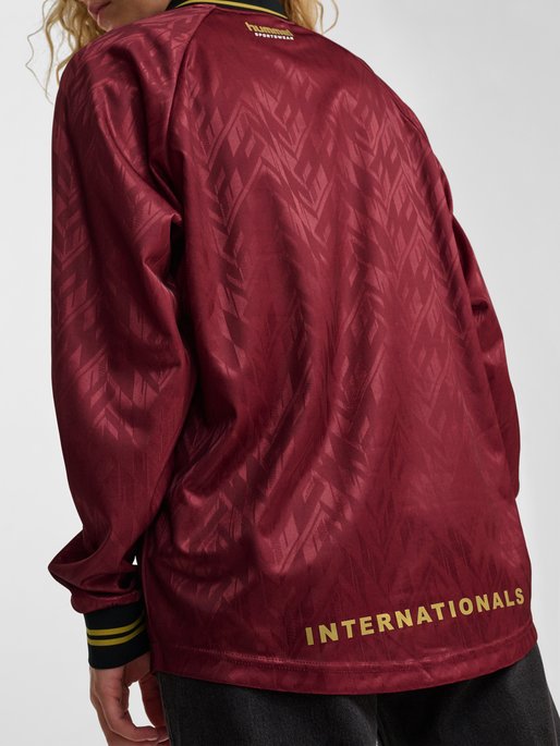 hmlLOOSE BAY SOCCER JERSEY L/S, SYRAH, model