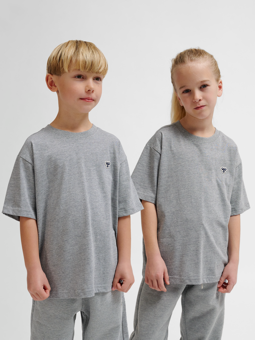 hmlJR LOOSE T-SHIRT S/S BEE, GREY MELANGE, model