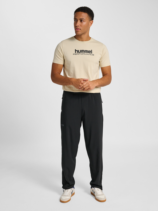 hmlPULSE WINDBREAKER PANTS, BLACK, model