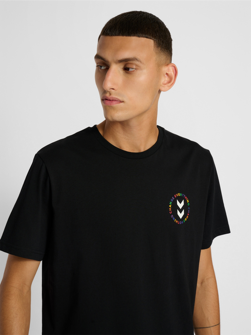 hmlEVERYTHING NOTHING T-SHIRT, BLACK, model
