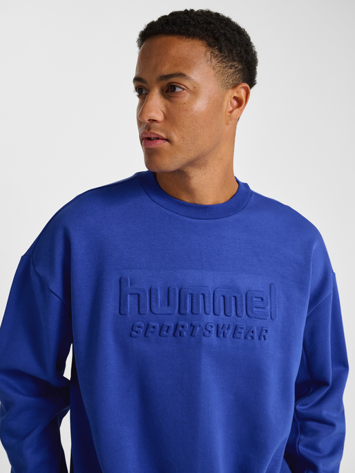 hmlBOXY CREW LOGO, SURF THE WEB, model