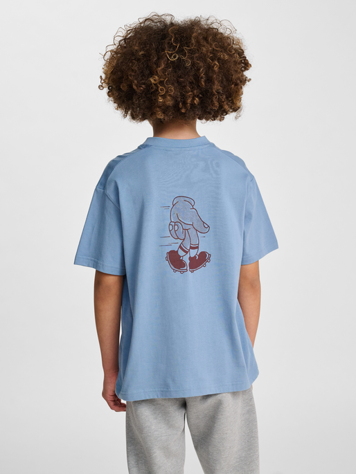 hmlLOOSE TEE S/S GRAPHIC JUNIOR, FADED DENIM, model