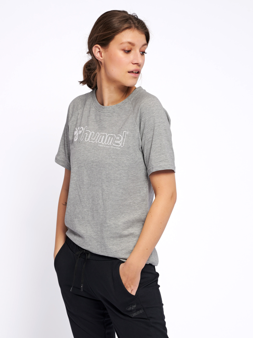hmlZENIA T-SHIRT S/S, GREY MELANGE, model