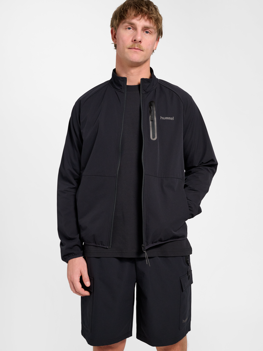 hmlTECH JACKET, BLACK, model