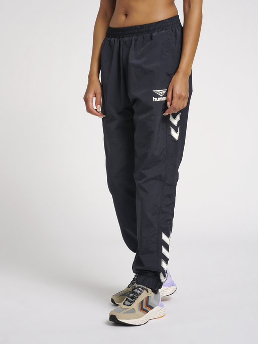 hmlNIKKI PANTS, DARK NAVY, model