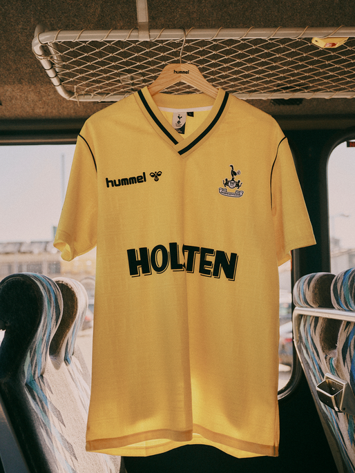 TOT AWAY 88 JERSEY S/S, SPORTS YELLOW, model