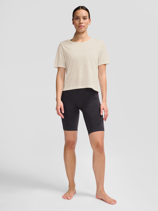 hmlMT LIGHT BURNOUT T-SHIRT, WHITECAP GRAY, model